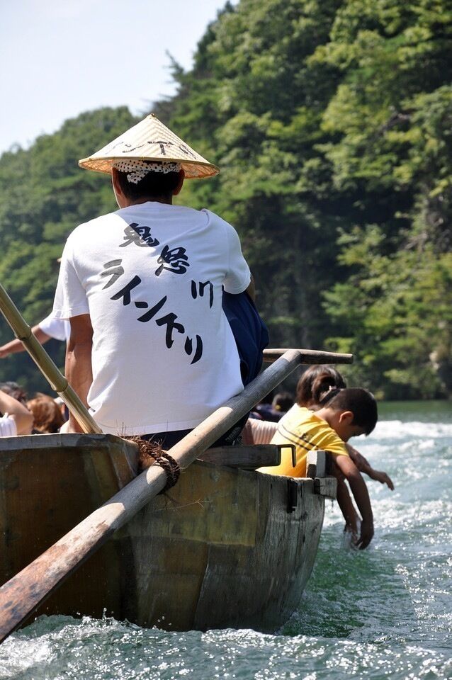 Visiting Nikko, we stayed in Kinugawa for two nights. On one of the days, we took a river trip with Kinugawa Line Kudari. Fantastic! So much fun! A great way to enjoy the river.