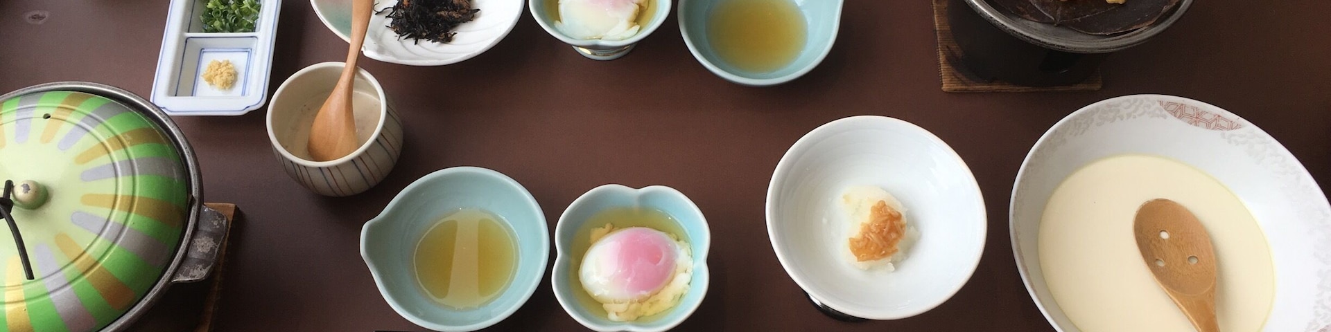 Having deluxe and delicious breakfast 🍳 with the amazing lake view.