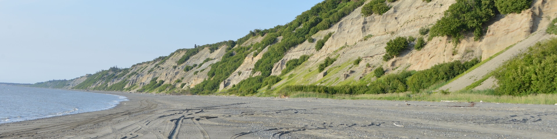 A very long beach with lots of people commercially fishing for Sockeye Salmon.  A nice little State Park to camp for the night.
#alaska #inlet #camping