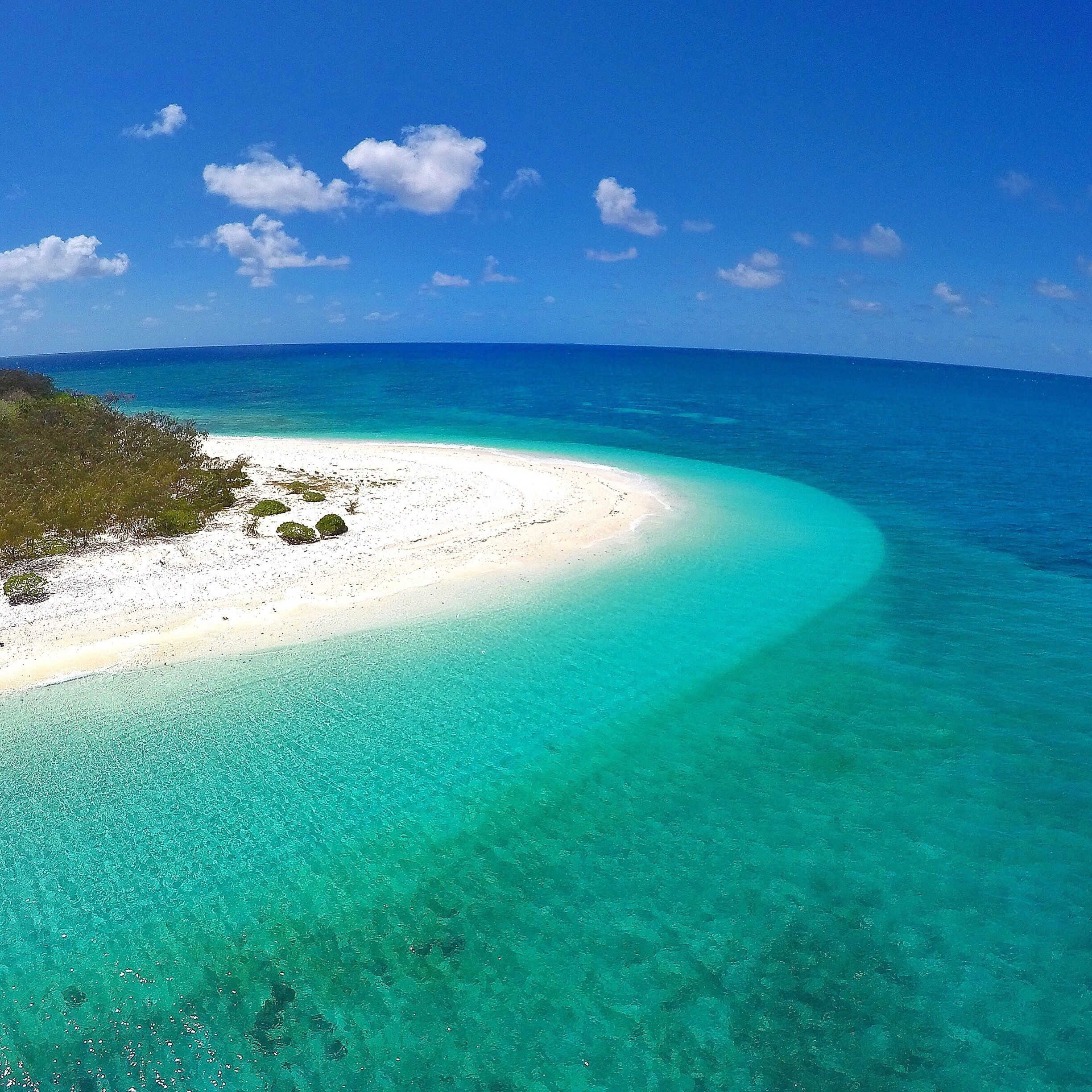 Pretty sure this is where Santa is heading for his annual holiday after tonight's big job! Happy Christmas Eve! 🎅🎄🐟🐠🌴😀
#wilsonisland #gladstoneregion #thisisqueensland #seeaustralia #fly3dr #GoProANZ #3drxmascontest