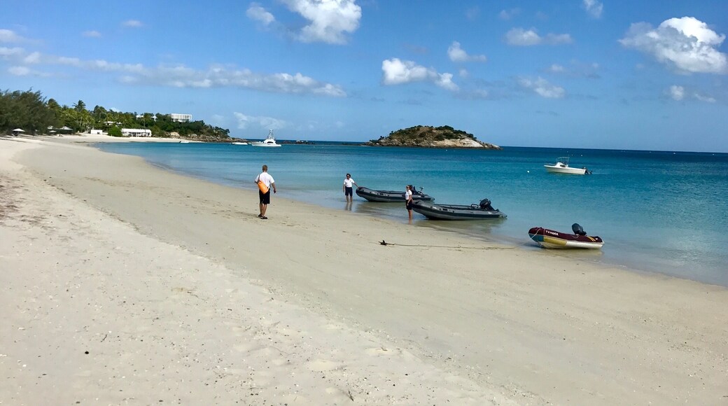 Went on a live aboard dive trip with Mike Ball and had the most incredible time!! Highly highly recommend!! Especially during Minke Whale season - June/July
To start - a Scenic flight over the Reef to Lizard Island. This is from Lizard Island about to board our boat.