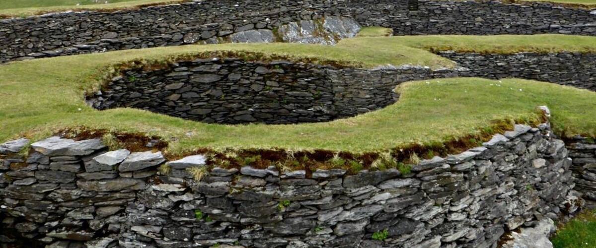 When traveling we love to find things that are unique to the place we're visiting and stone forts are one thing Ireland is known for. I've read there are still up to 40,000 of them around Ireland even after all this time!
This particular stone fort is very well preserved and deserves a stop on any Ireland road trip. Easily accessible right of the main road, and fun to explore.