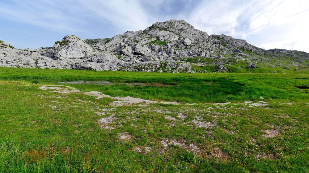 Gebirgslandschaft im Zurim-Gebirge, Montenegro // Mountain range in Zurim mountains, Montenegro