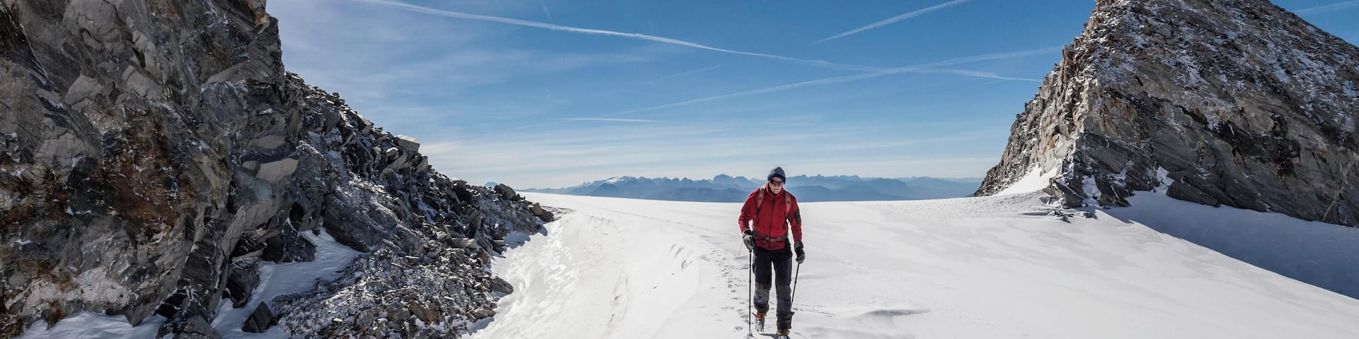 Mountaineers during the ascent to Hohen Weisszint, here at Weisszintferner and the Obere Weisszintscharte, Lappach Muehlwaldertal, Campo Tures, Puster Valley, Province of South Tyrol, Italy, Alps, Fin