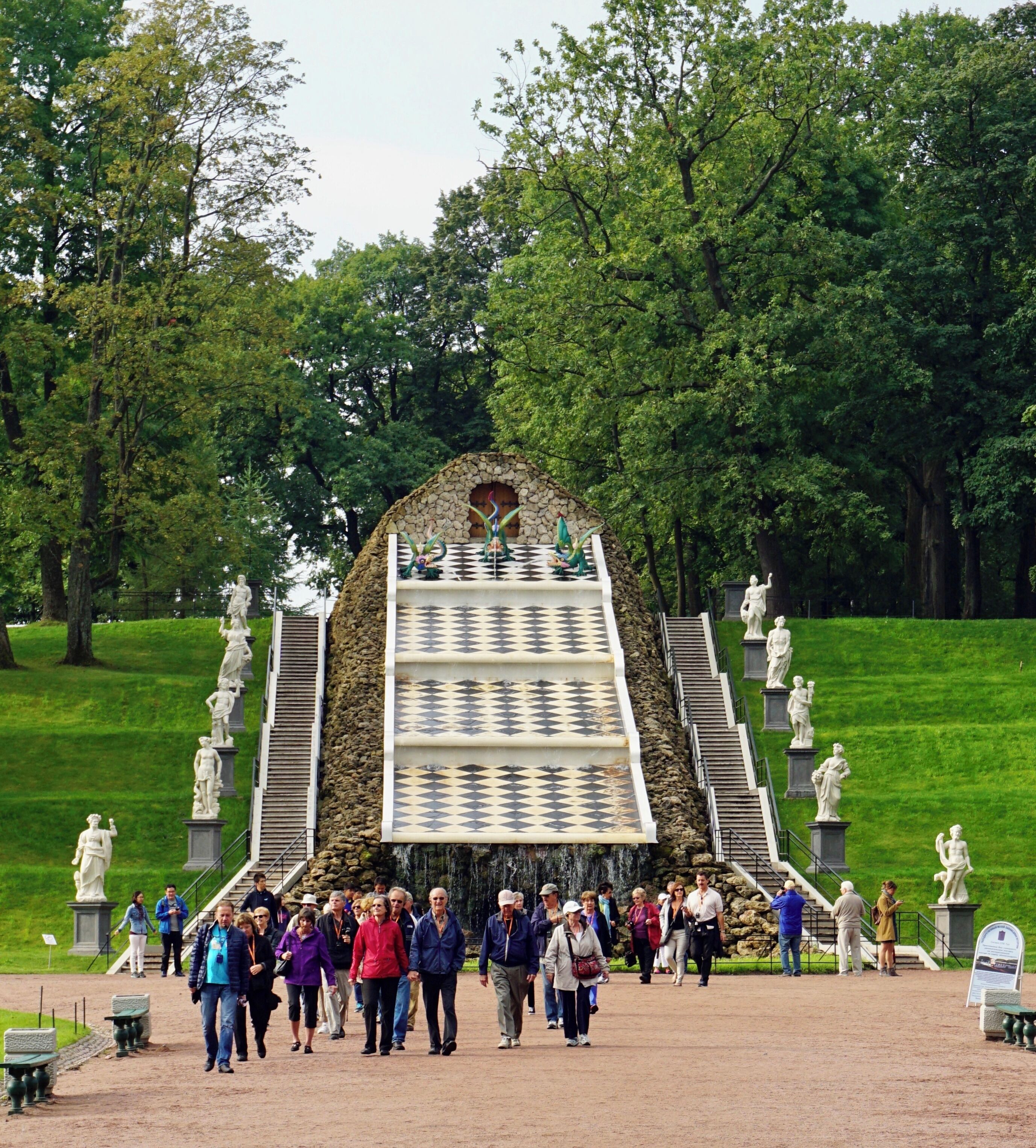 Chess Mountain certainly attracts interest @ Peterhof, St Petersburg, Russia (Aug 2014).