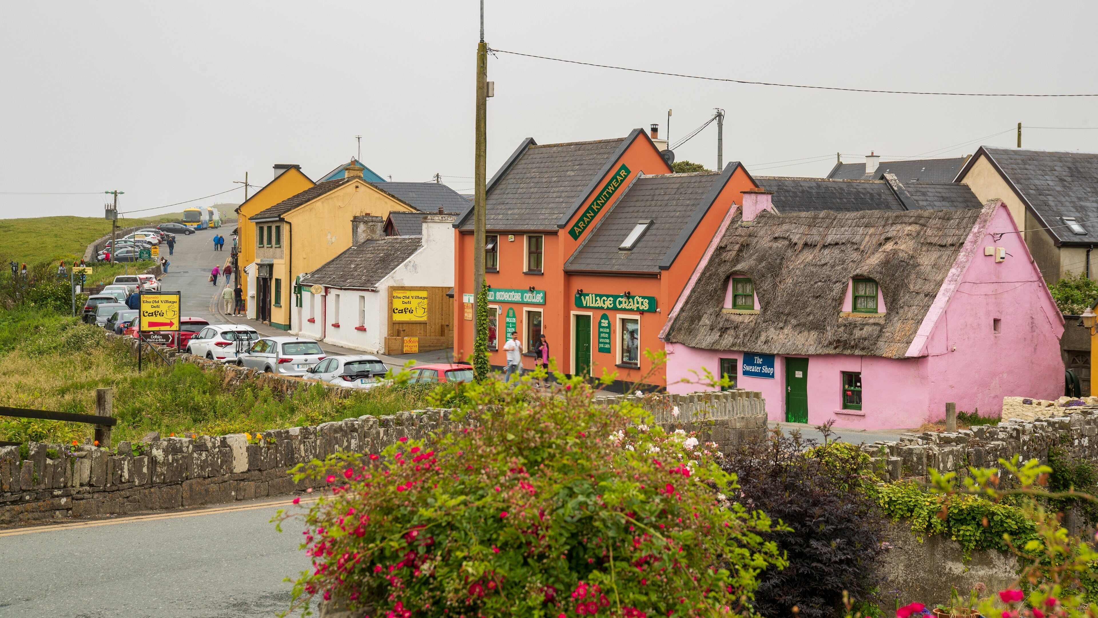 Doolin showing a small town or village