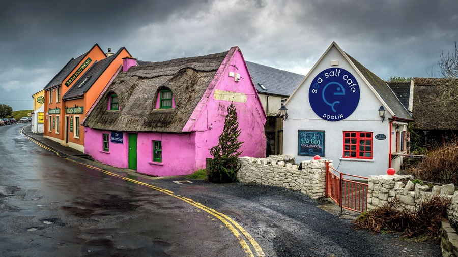 On the way back from the Cliffs of Moher, stopped in at the small coastal village of Doolin. It's famed for its irish music and a short distance from Lisdoonvarna, a town famlous for matchmatching - the wedding type,