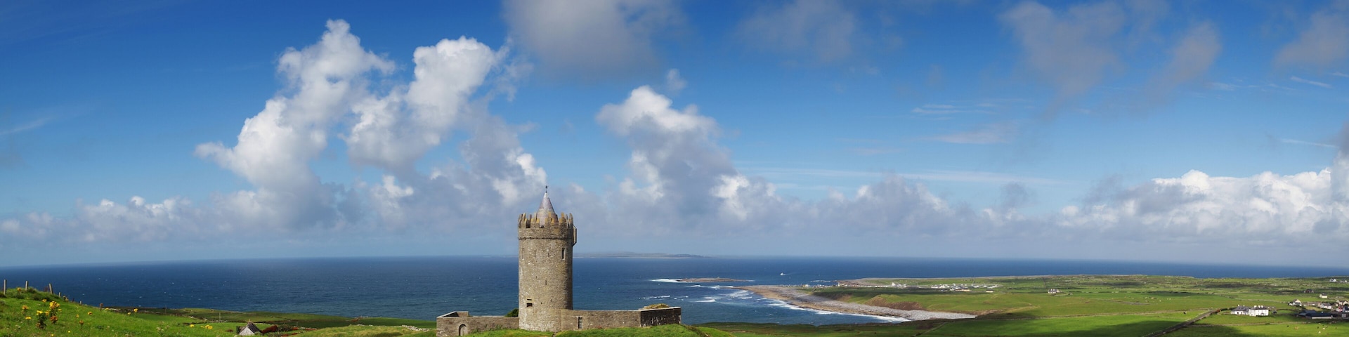 Doonagore castle panoramic - Ireland