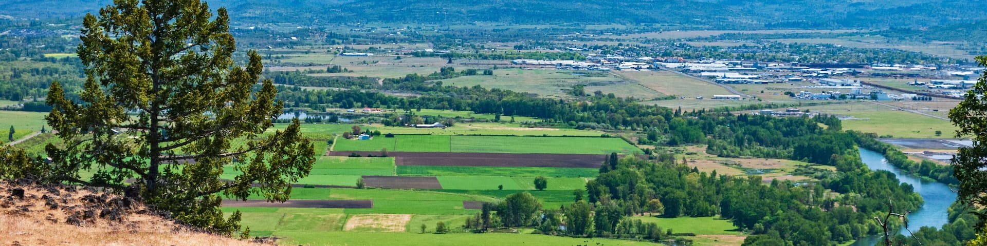 vista of mt mcloughlin and the rogue river from the table rocks plateau in southern oregon