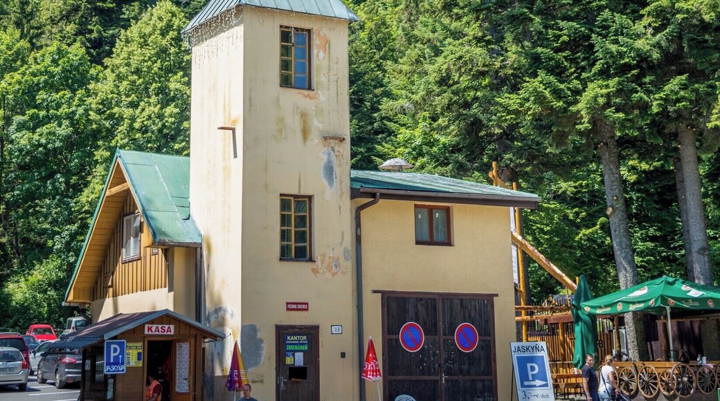 I was in Europe during last summer and traveled along few countries. My favorite place during the trip is High Tatras and Zakopane. This area is amazingly beautiful. There are really good attractions to see around. Belianska Cave is situated just a 40 minutes drive away from Slovak-Poland border. Highly recommended for a day trip if you're in Zakopane.