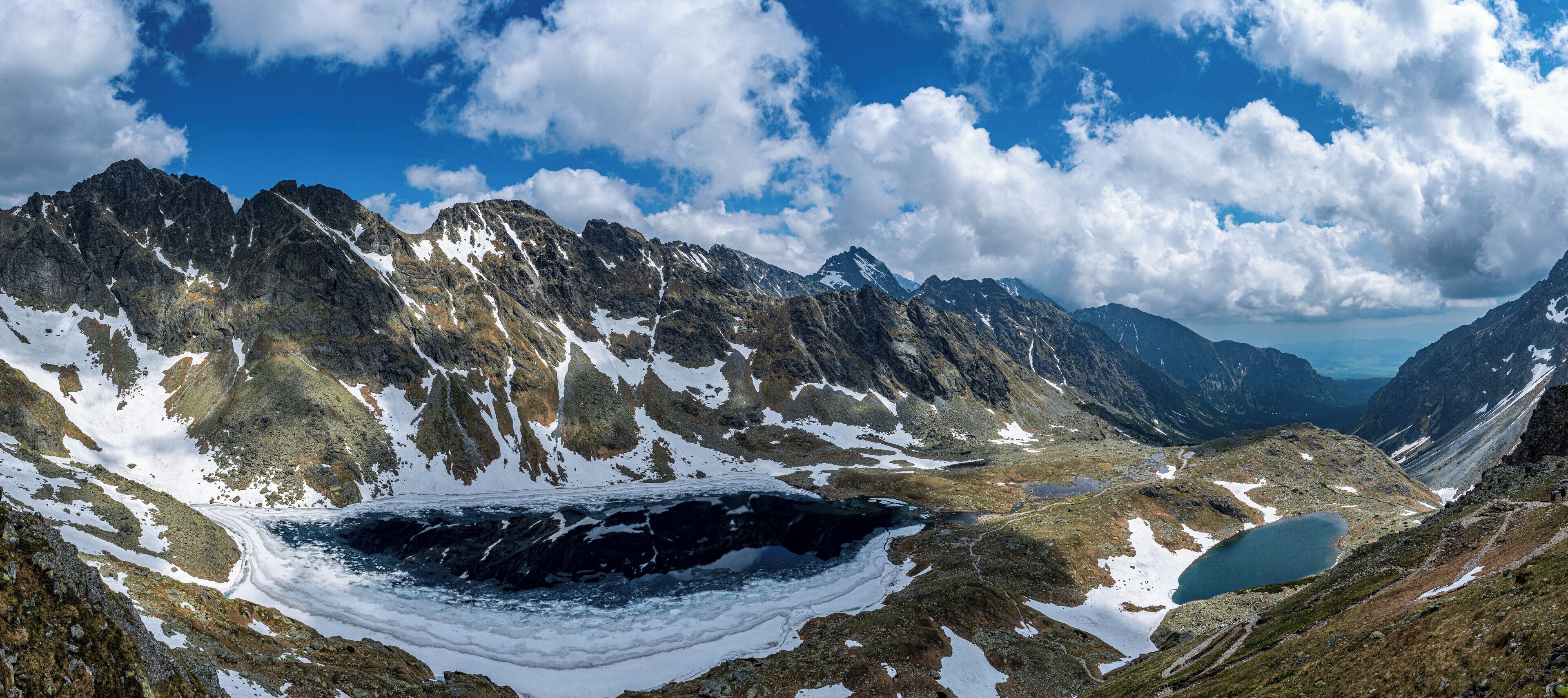 I actually tried to get to Rysy on that hike. But on the only crossing on the whole hike I turned accidently left instead of right and ended up at Vyšné Kôprovské sedlo. Was still a great view at the end.

#Nature