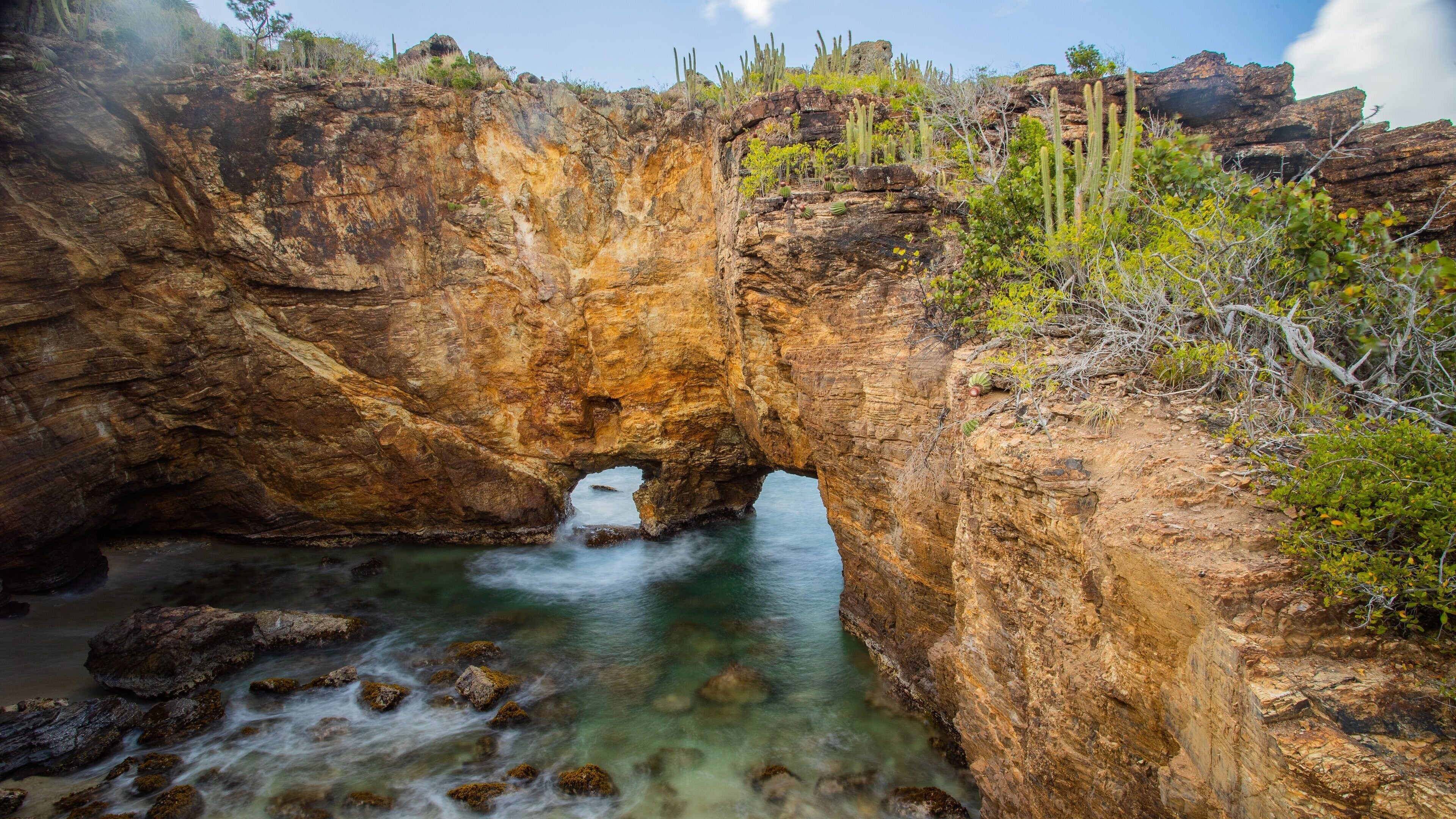 Saint Martin featuring rugged coastline
