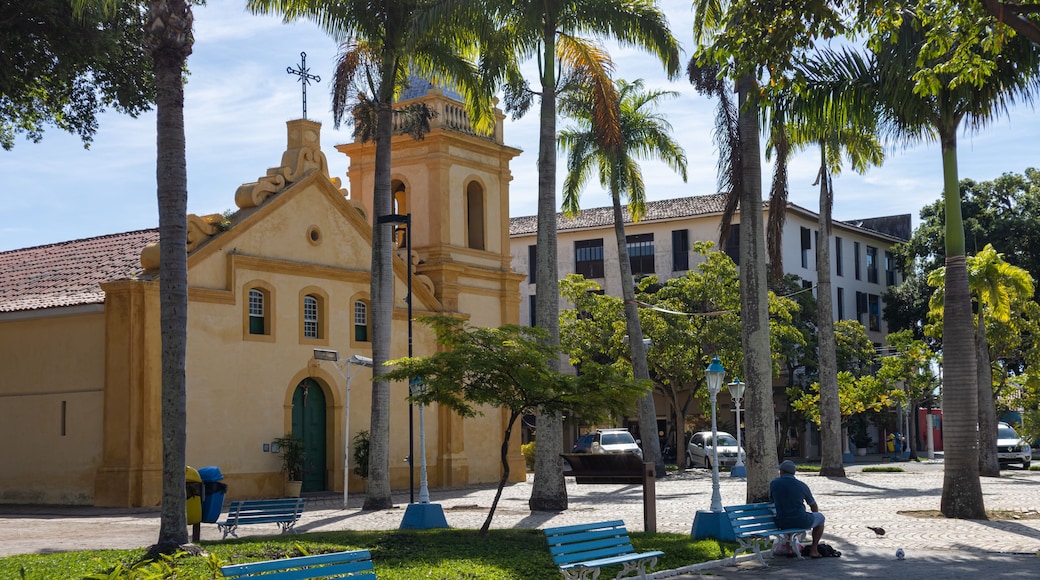 Centro histórico de São Sebastião no litoral Norte de São Paulo durante a pandemia do covid-19. Lugares vazios e comercio fechado, ruas desertas.