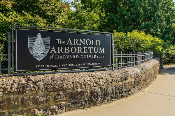 Schild für das Arnold Arboretum der Harvard Universität.