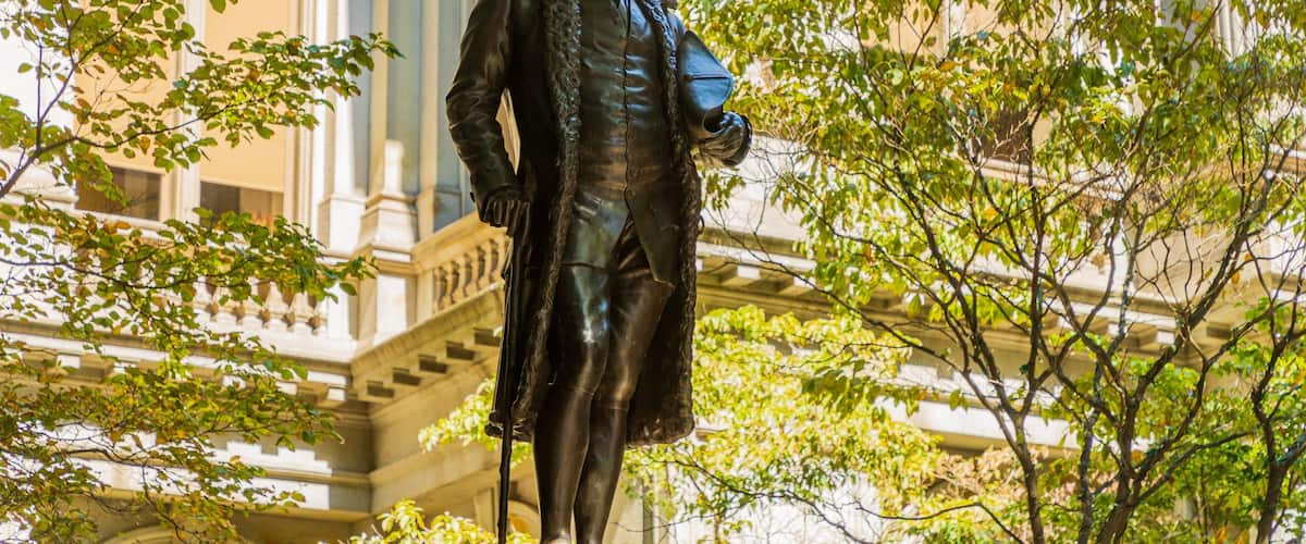 Benjamin Franklin Statue showing a statue or sculpture