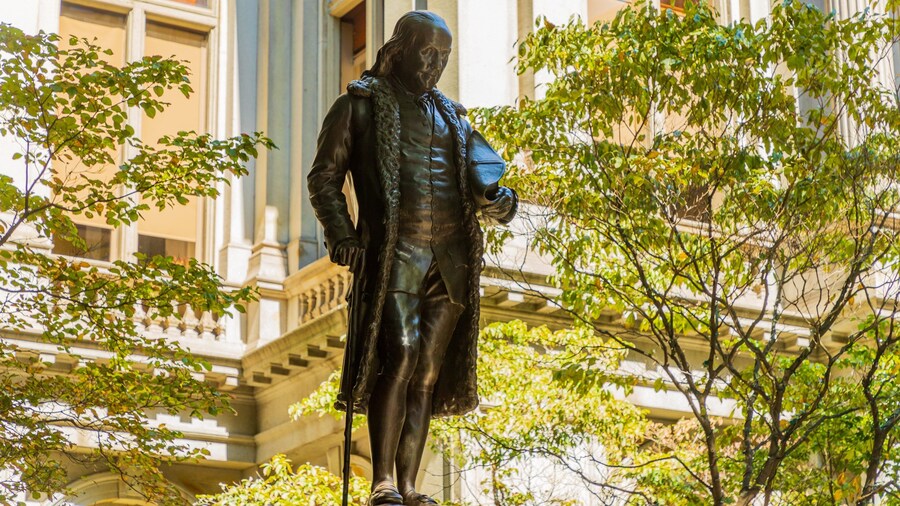 Benjamin Franklin Statue showing a statue or sculpture