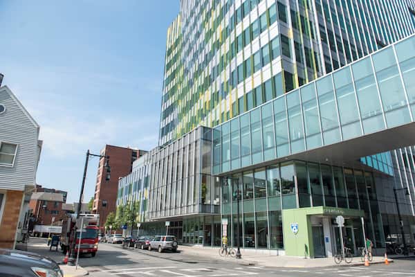 Boston_BrighamandWomensHospital_6070043_04