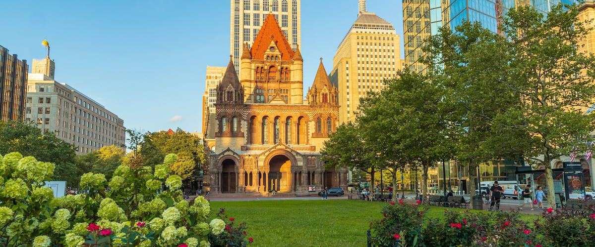 Copley Square showing a city, heritage architecture and flowers