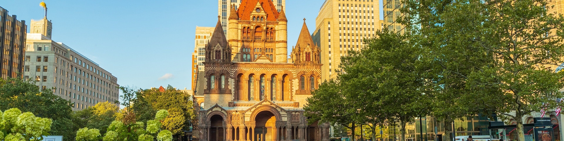 Copley Square showing a city, heritage architecture and flowers