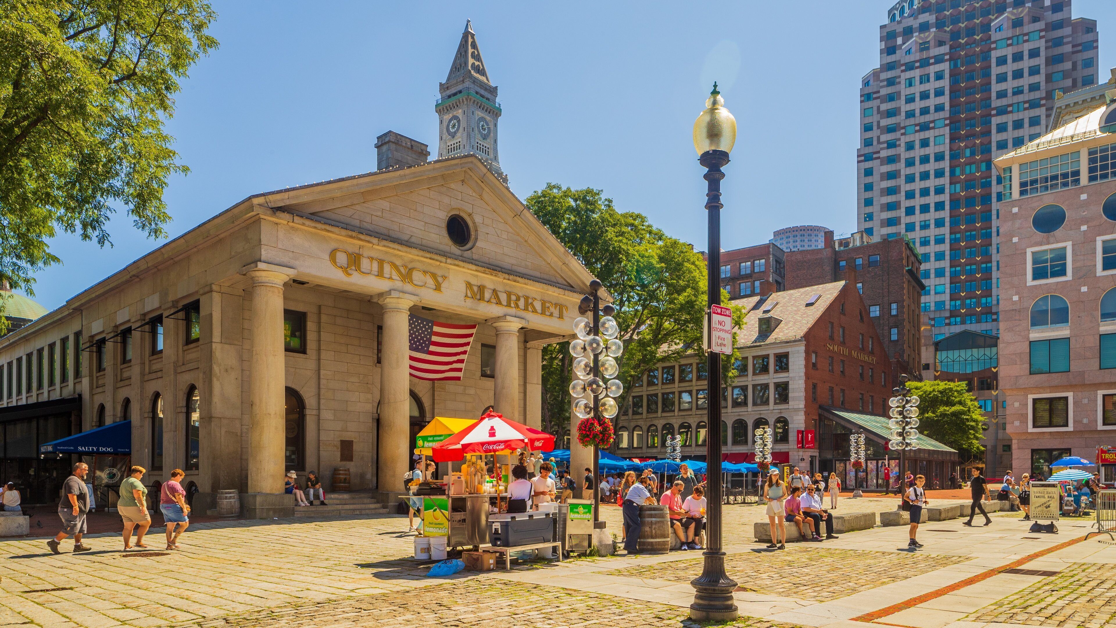 Faneuil Hall Marketplace featuring an administrative buidling and heritage architecture