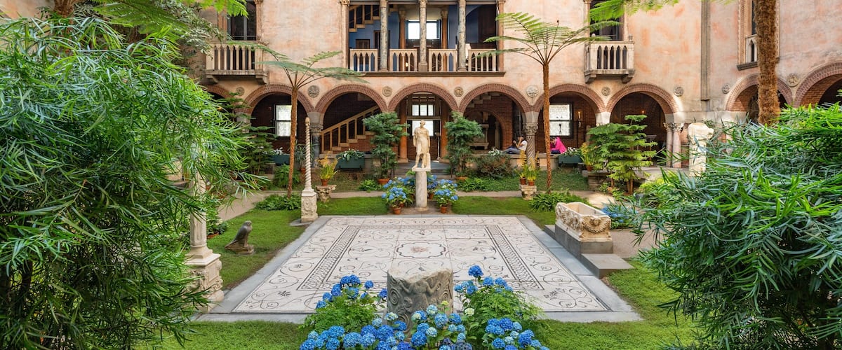 Isabella Stewart Gardner Museum which includes a garden