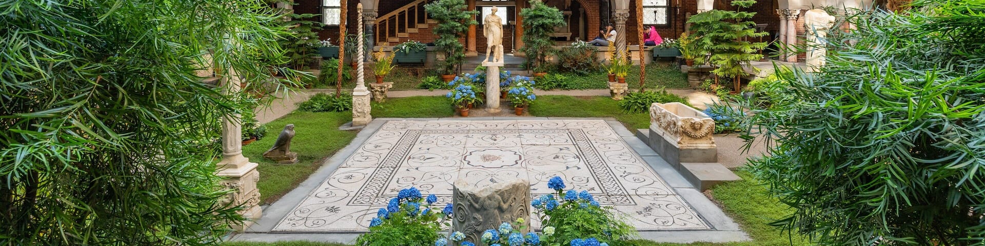 Isabella Stewart Gardner Museum which includes a garden