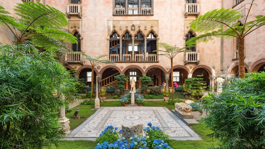 Isabella Stewart Gardner Museum which includes a garden