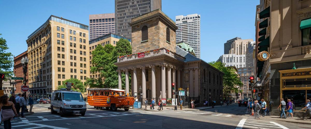 King\'s Chapel which includes a city