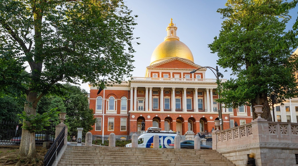 Massachusetts State House featuring an administrative buidling