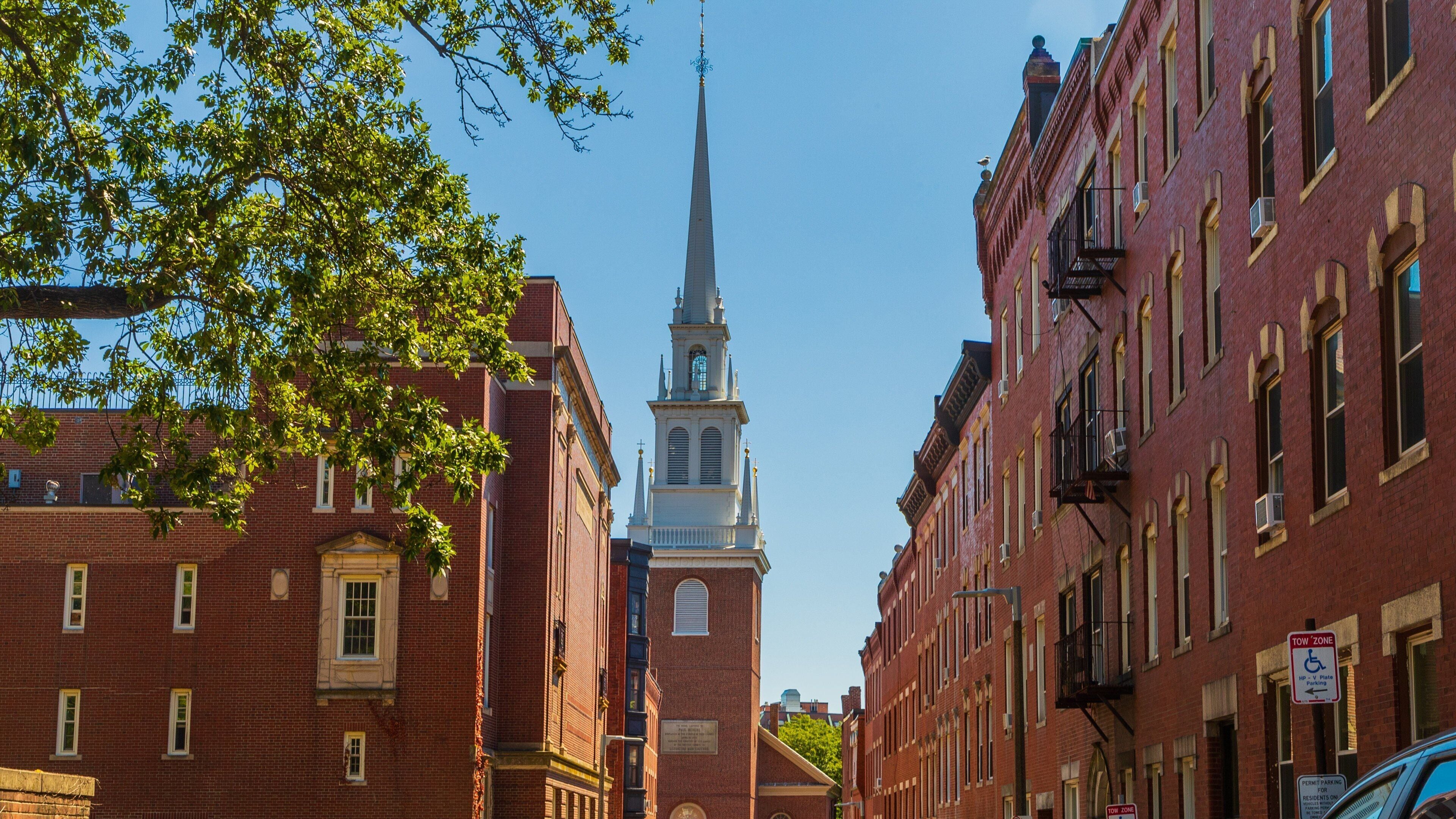 Old North Church showing heritage elements and a city