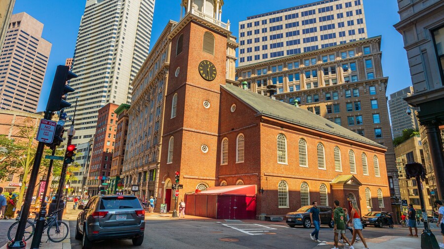 Old South Meeting House featuring a city, street scenes and heritage architecture