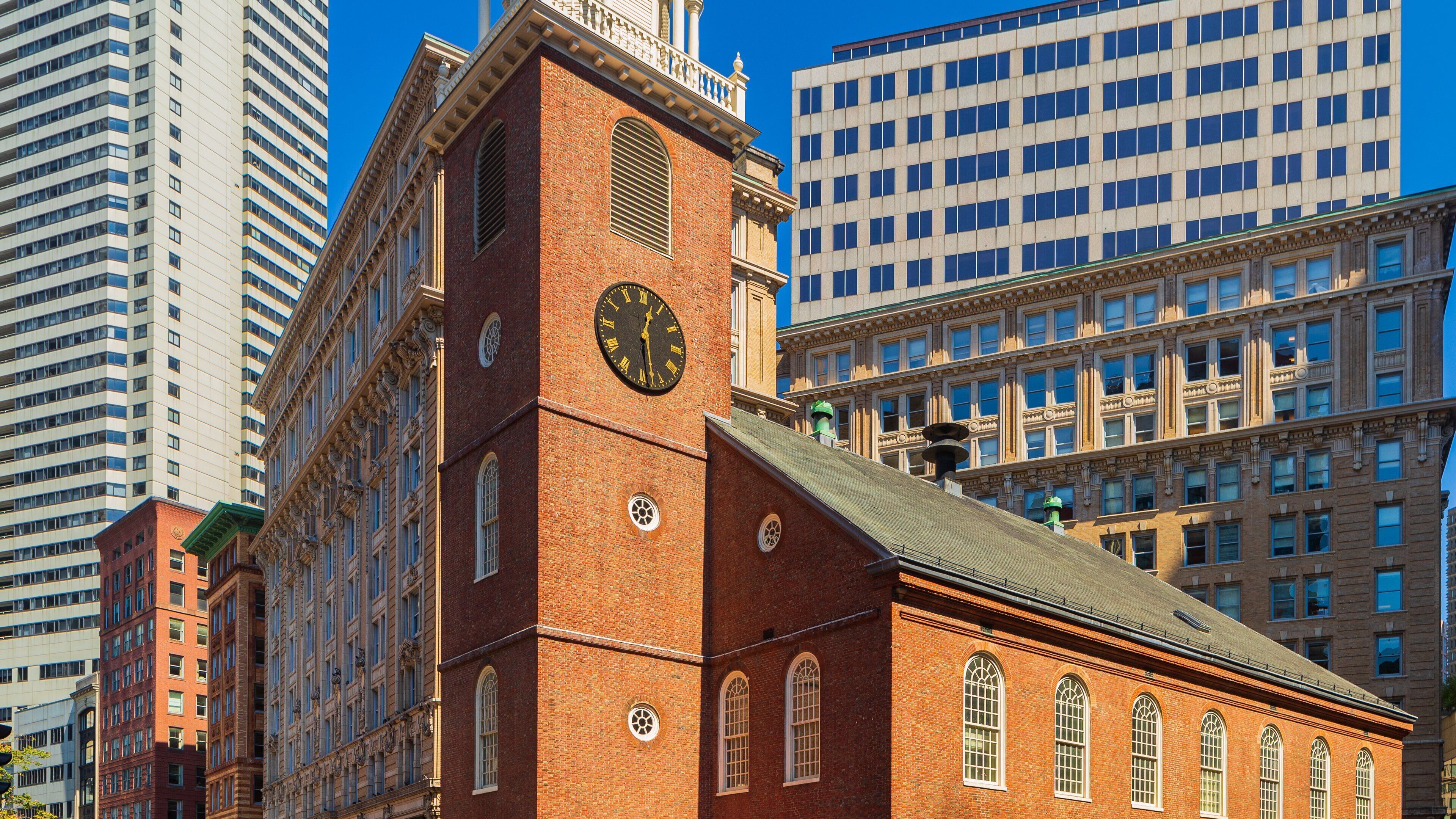 Old South Meeting House featuring heritage architecture and a city