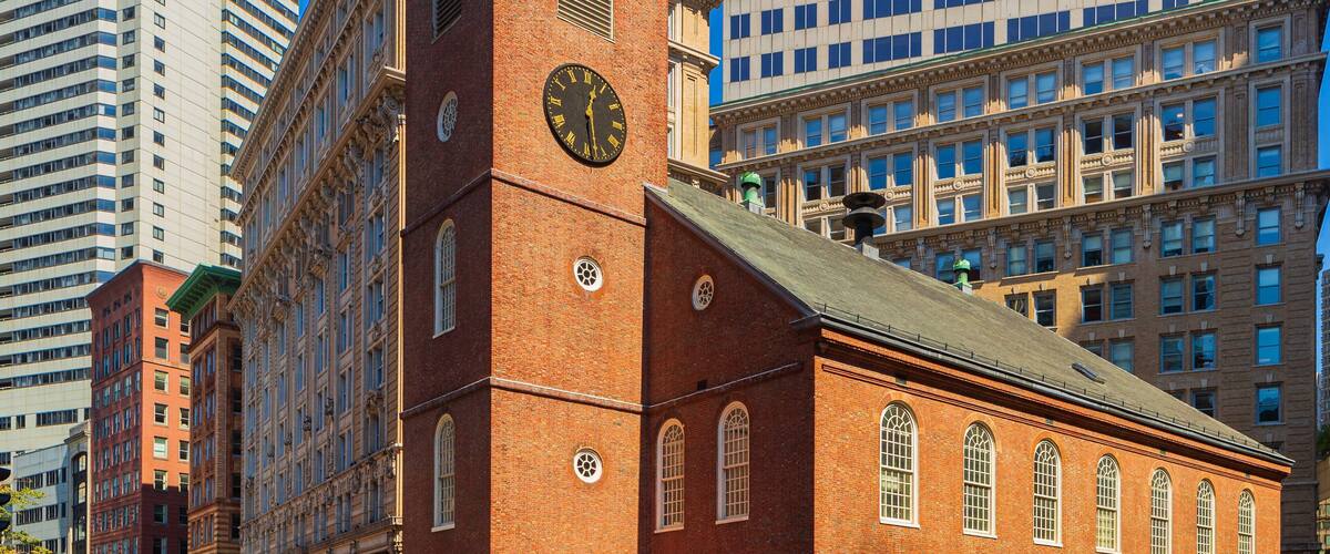 Old South Meeting House featuring heritage architecture and a city