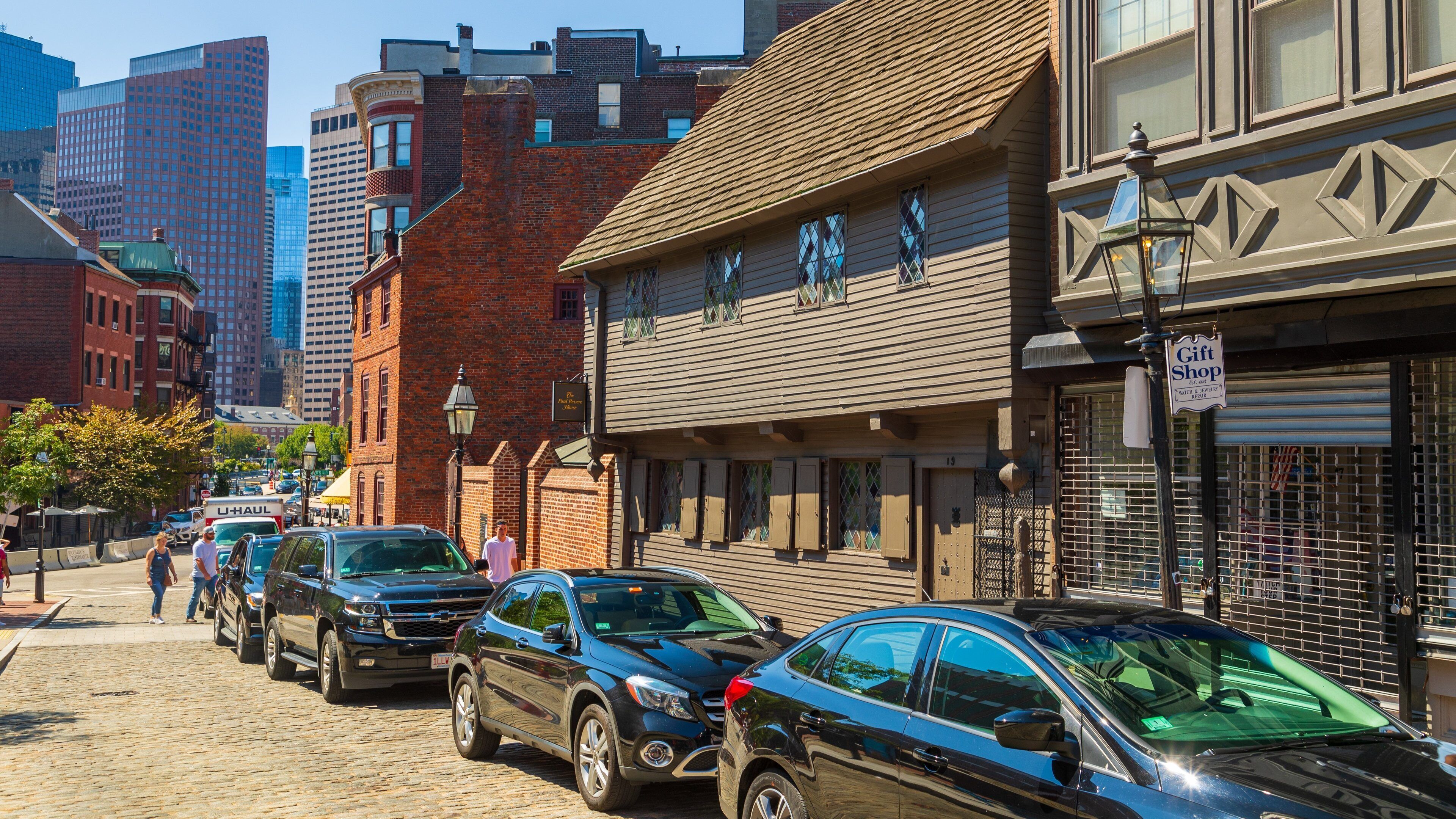 Paul Revere House showing a city