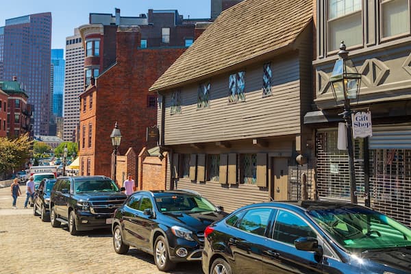 Paul Revere House showing a city