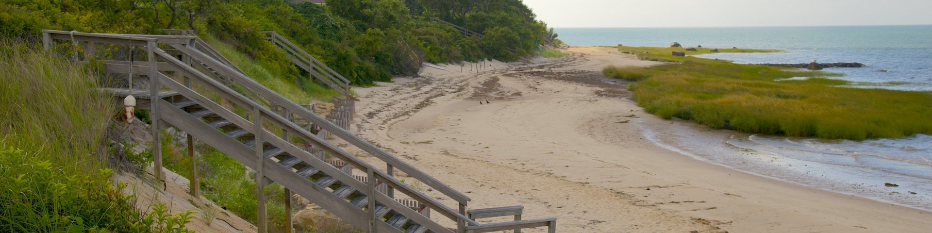 Breakwater Beach mostrando caiaque ou canoagem e uma praia de areia