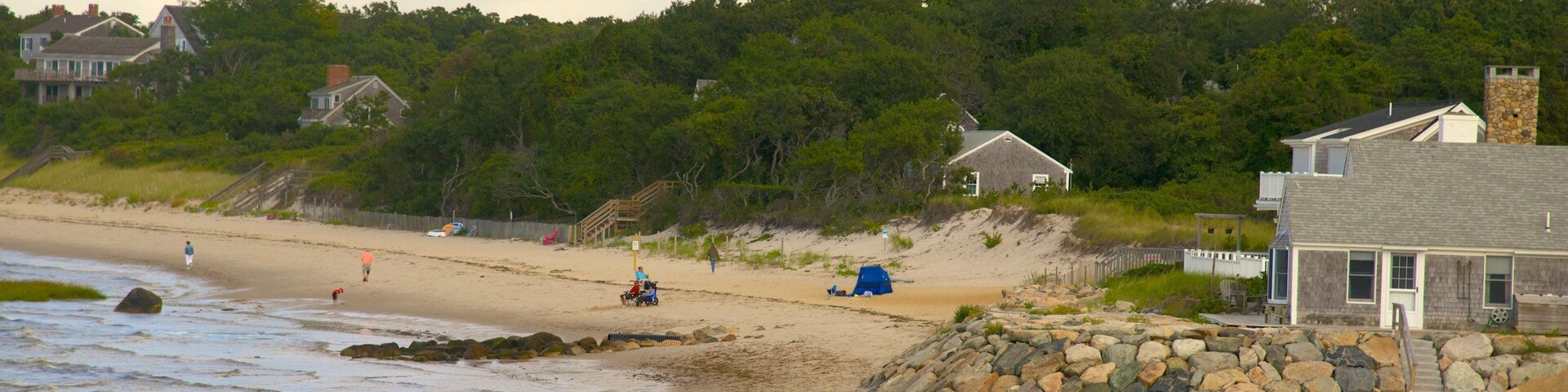 Breakwater Beach showing a beach