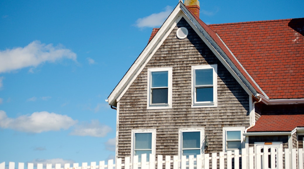 Nobska Lighthouse showing a house