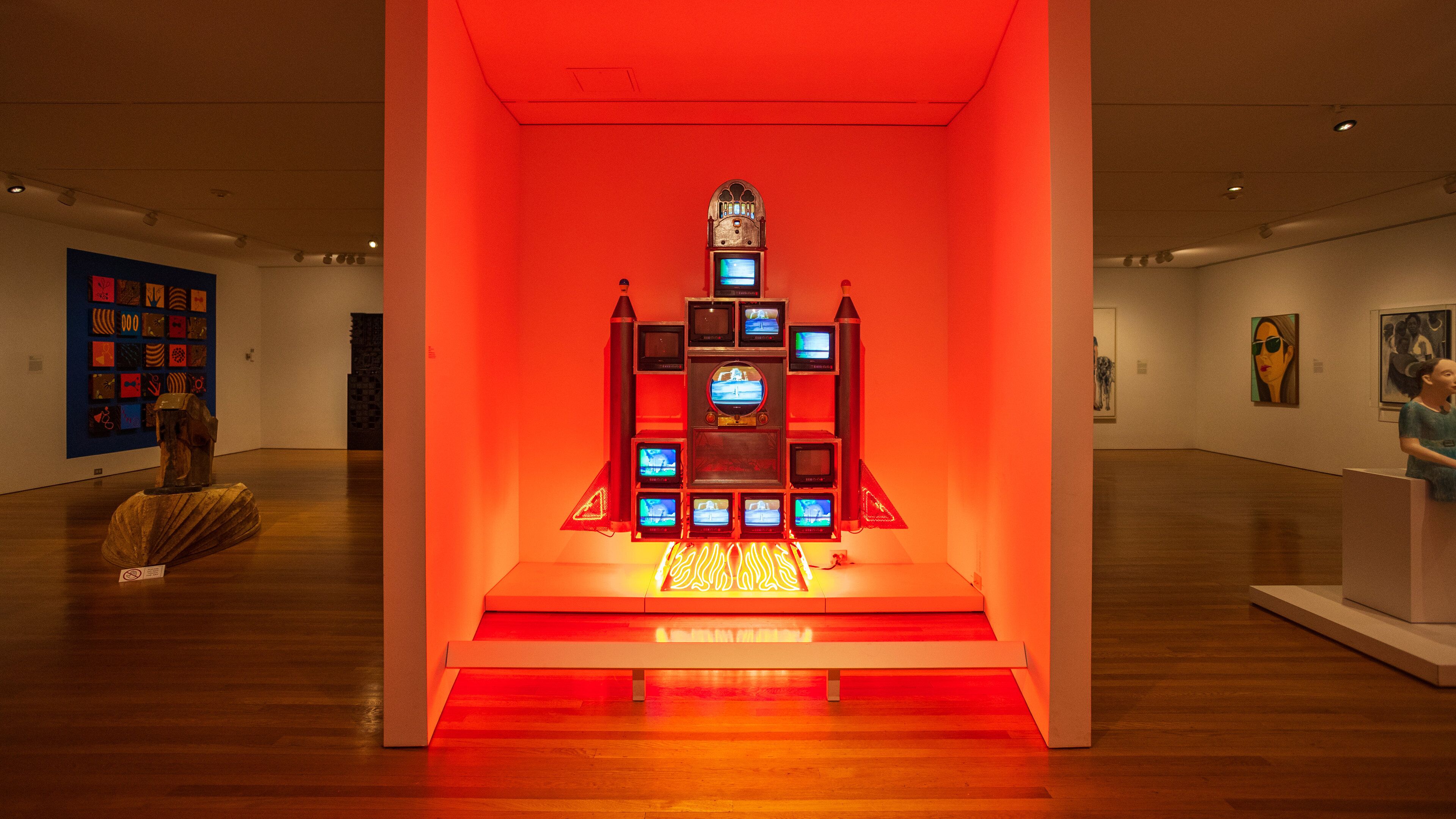 Worcester Art Museum showing interior views and art