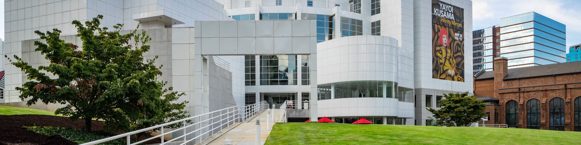 Woodruff Arts Center showing modern architecture and a park