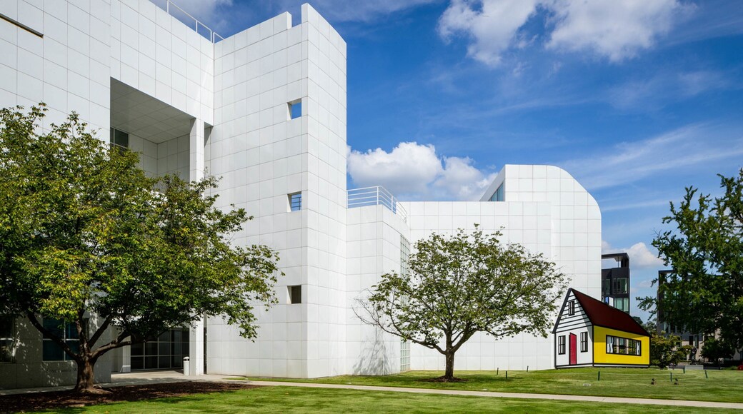 Woodruff Arts Center which includes modern architecture