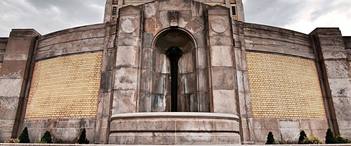 The R. C. Harris Water Treatment Plant is both a crucial piece of infrastructure and an architecturally acclaimed historic building named after the longtime commissioner of Toronto's public works R.C. Harris. It is located in the east of the city of Toronto along the shore of Lake Ontario. (Wikipedia)
#Canada #Ontario #Toronto #ArtDeco #architecture #Fountain #NorthAmerica