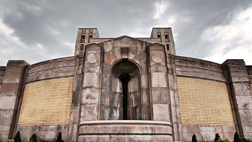 The R. C. Harris Water Treatment Plant is both a crucial piece of infrastructure and an architecturally acclaimed historic building named after the longtime commissioner of Toronto's public works R.C. Harris. It is located in the east of the city of Toronto along the shore of Lake Ontario. (Wikipedia)
#Canada #Ontario #Toronto #ArtDeco #architecture #Fountain #NorthAmerica