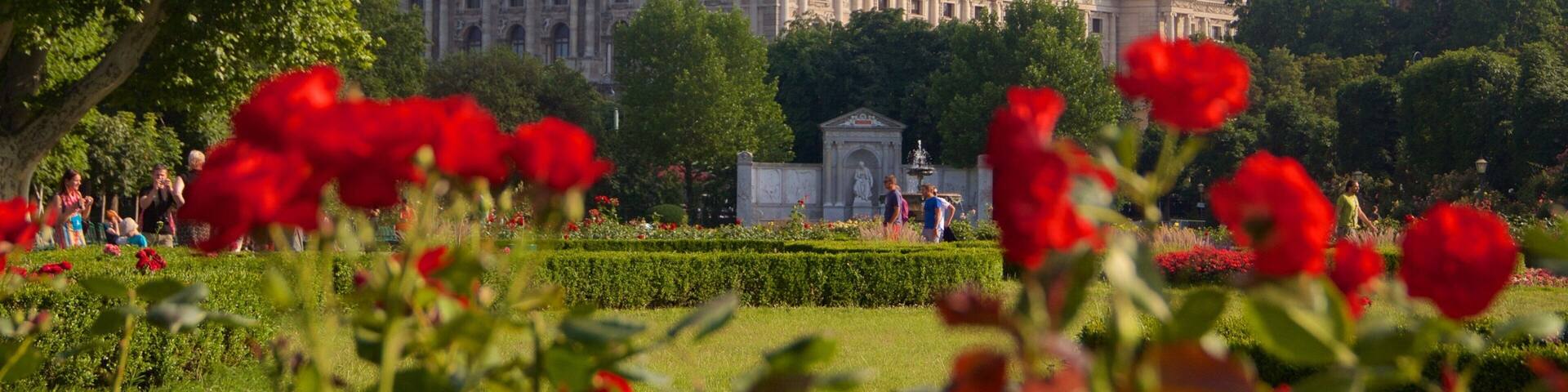 Musée d\'Histoire naturelle mettant en vedette fleurs, patrimoine architectural et patrimoine historique