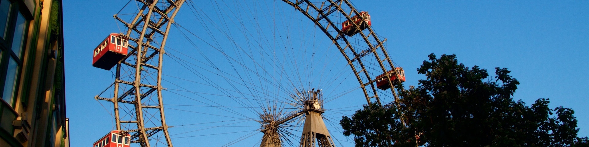 Riesenrad caracterizando passeios