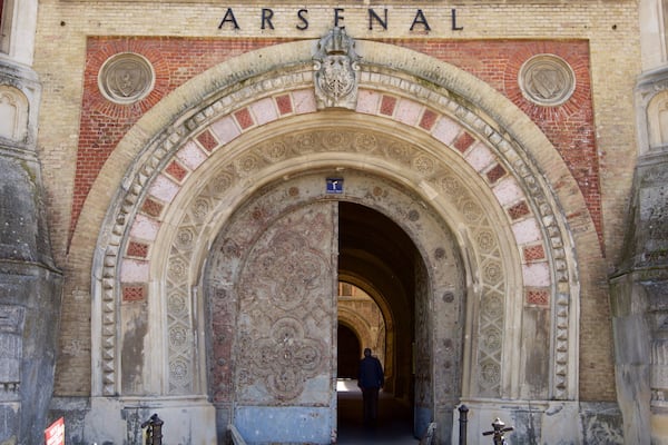 Musée de l\'Histoire militaire montrant patrimoine historique et signalisation