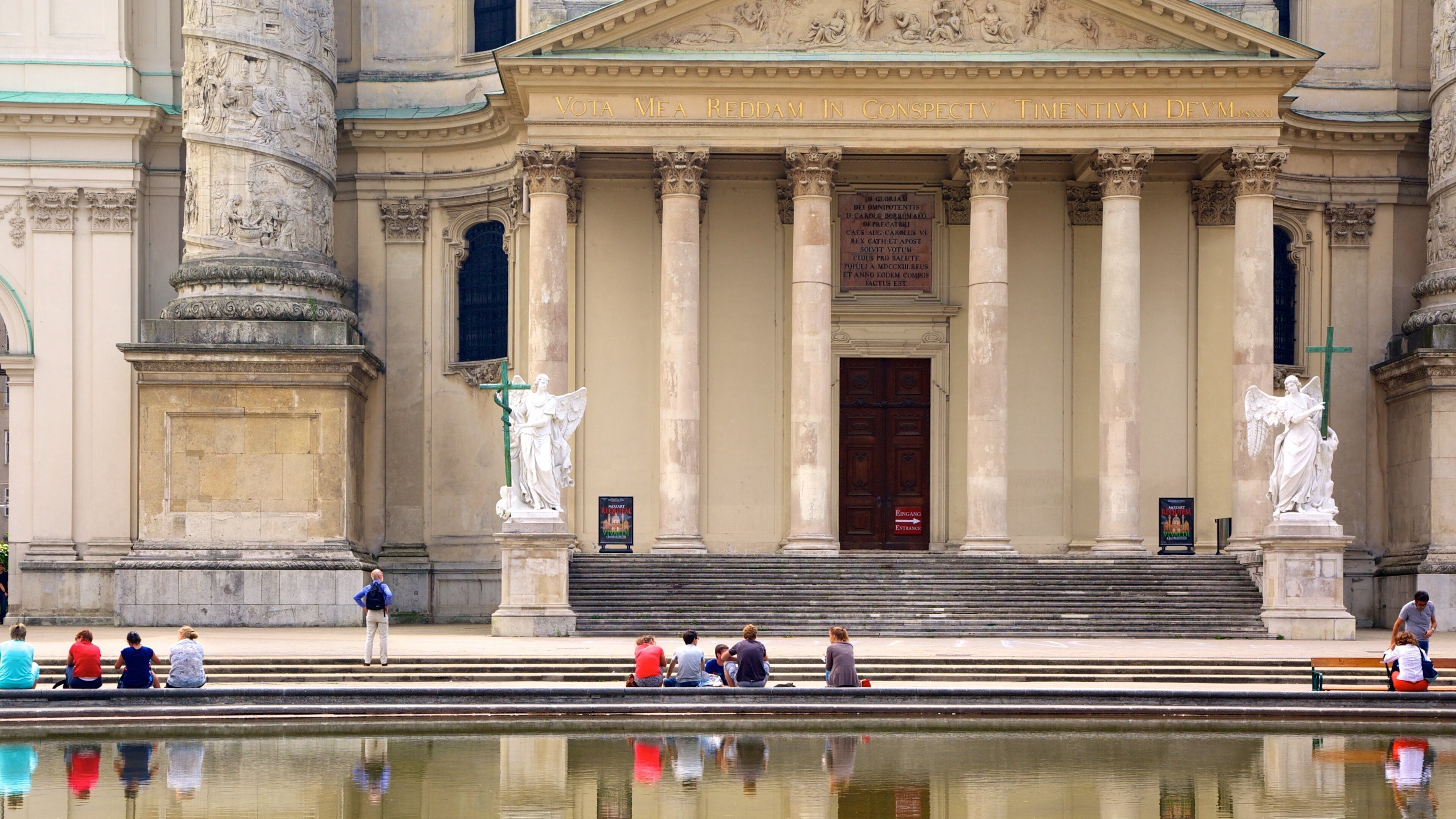 聖卡爾教堂 呈现出 教堂或大教堂, 宗教元素 和 廣場