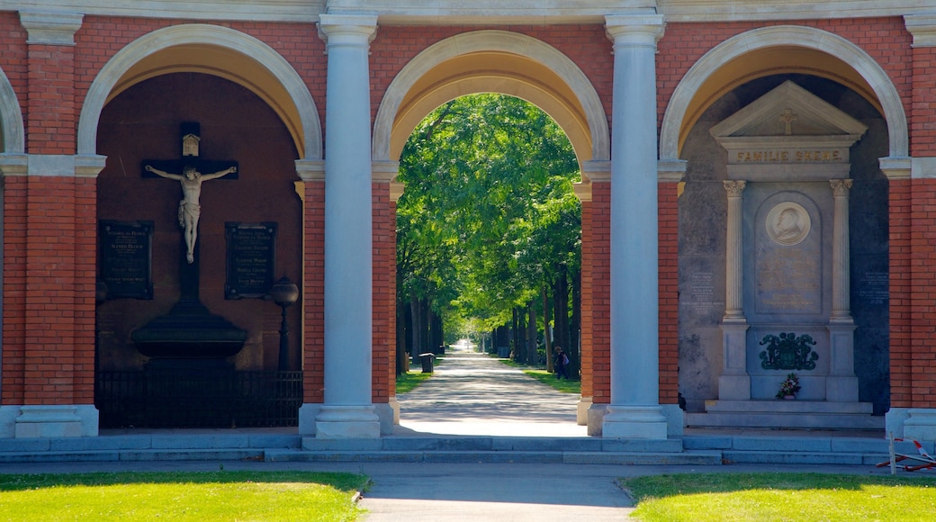 Cemitério Central mostrando um cemitério, elementos religiosos e arquitetura de patrimÎnio