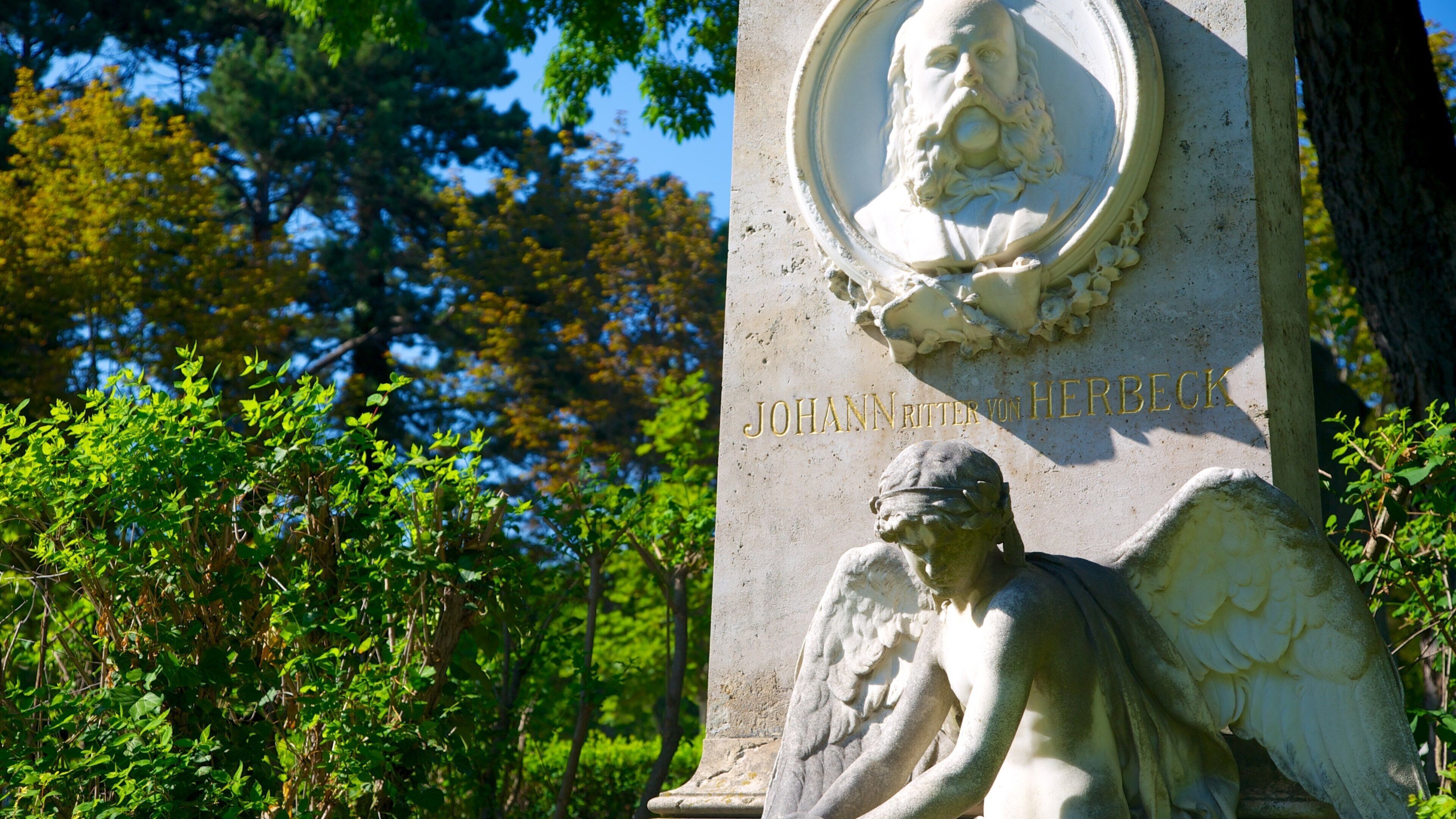 Central Cemetery có tính năng biển hiệu, tưởng niệm và nghĩa trang