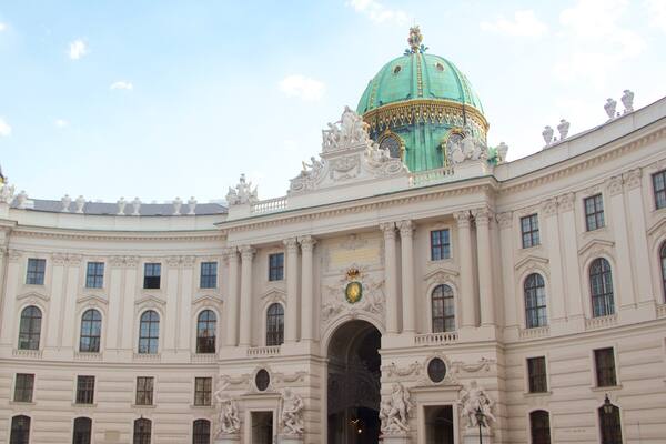 Michaelerplatz welches beinhaltet historische Architektur, Geschichtliches und Palast oder Schloss